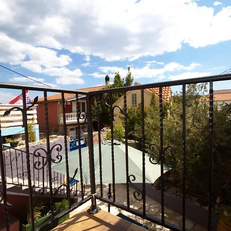 Authentic Stone House With An Outdoor Living Vikendica Jezera